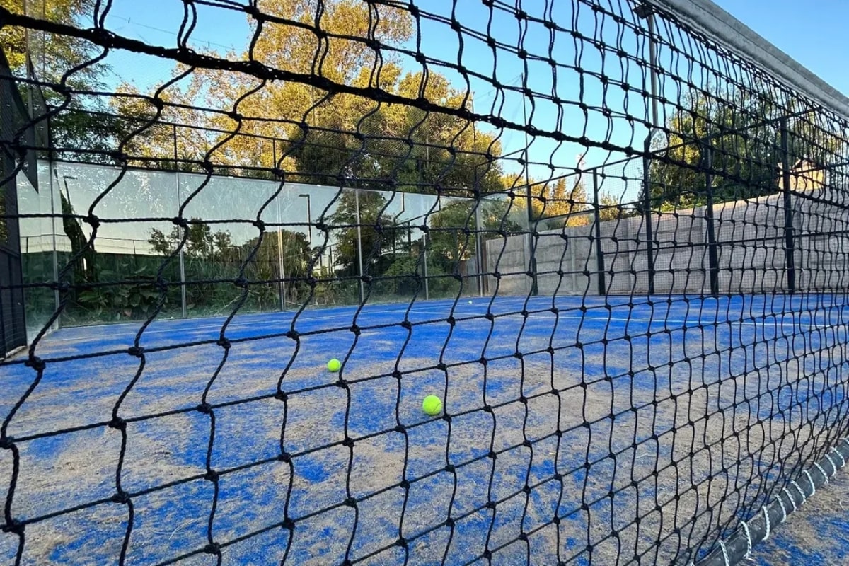Vista panorámica de cancha de pádel MS en Arenaza